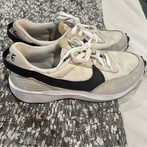 Nike Women's Waffle Debut Size 8.5
